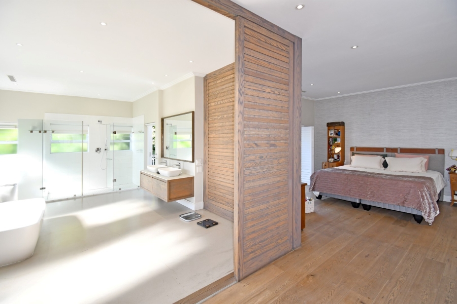 5 Bedroom Property for Sale in Benmore Gardens Gauteng