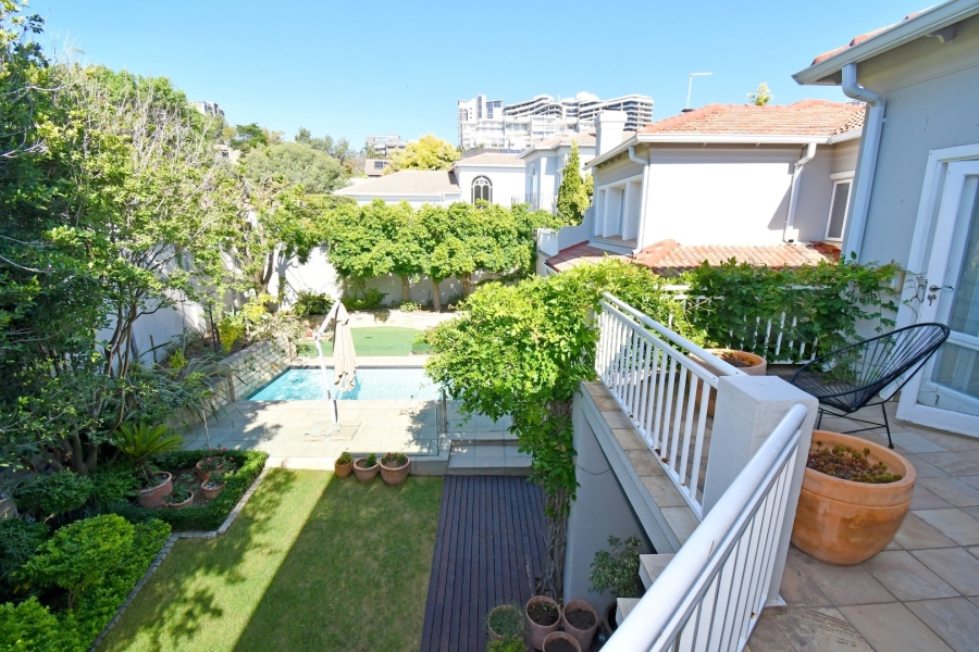 5 Bedroom Property for Sale in Benmore Gardens Gauteng