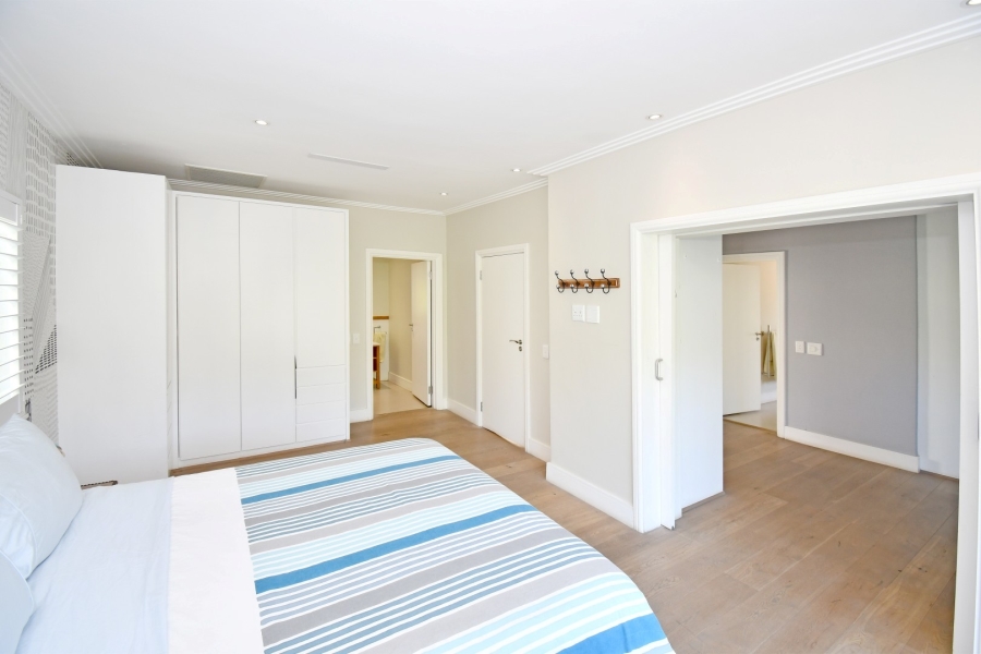 5 Bedroom Property for Sale in Benmore Gardens Gauteng