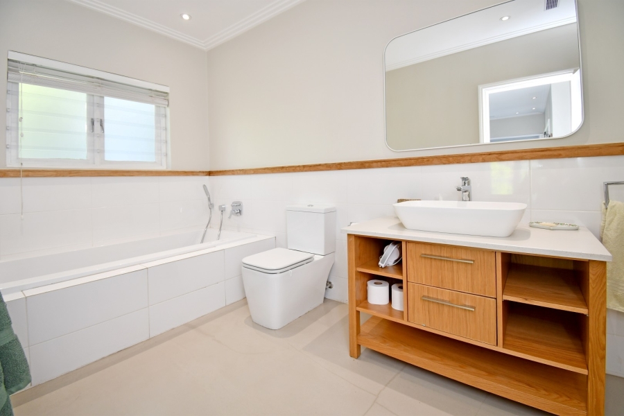 5 Bedroom Property for Sale in Benmore Gardens Gauteng