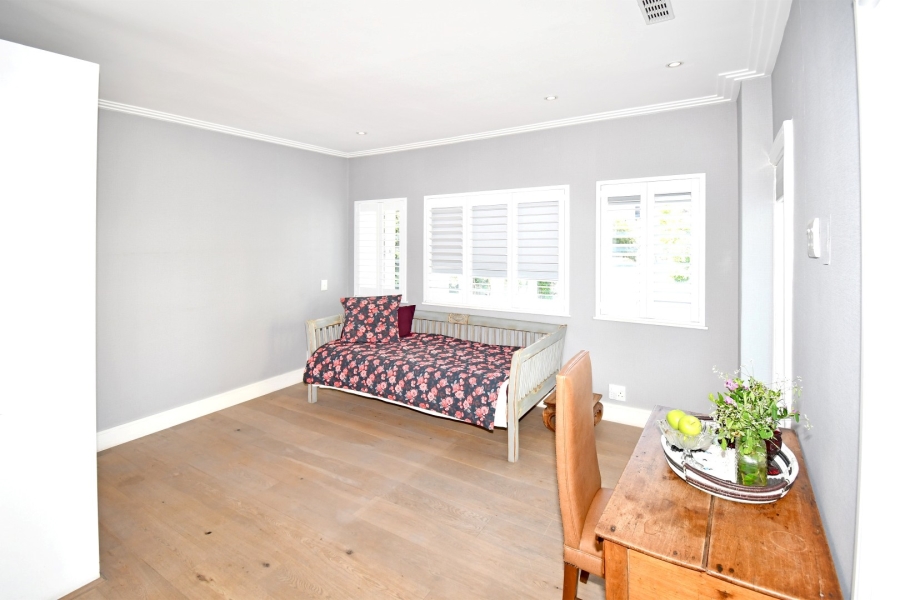 5 Bedroom Property for Sale in Benmore Gardens Gauteng