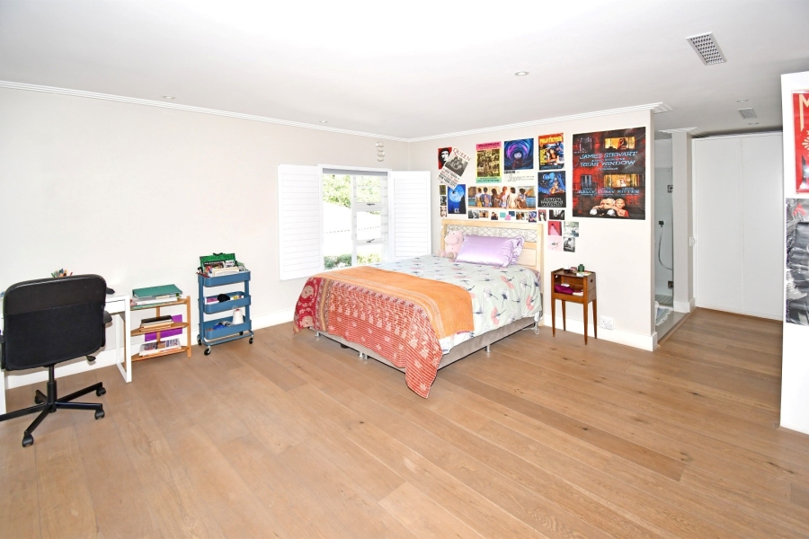 5 Bedroom Property for Sale in Benmore Gardens Gauteng