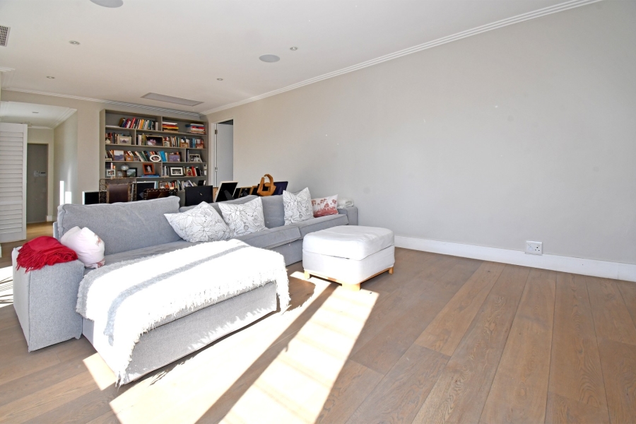 5 Bedroom Property for Sale in Benmore Gardens Gauteng