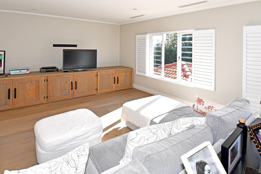 5 Bedroom Property for Sale in Benmore Gardens Gauteng