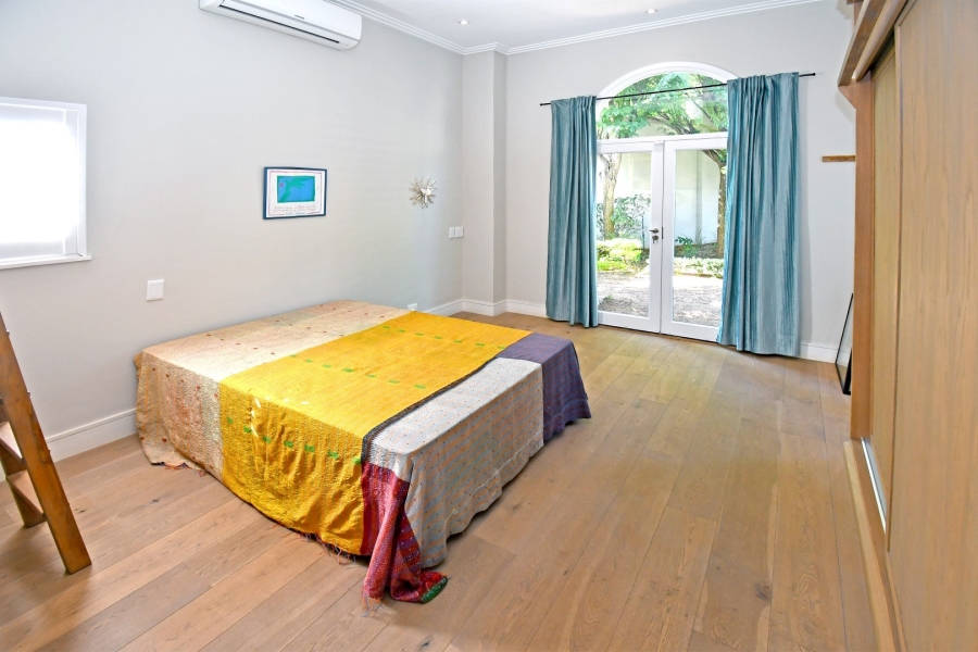 5 Bedroom Property for Sale in Benmore Gardens Gauteng