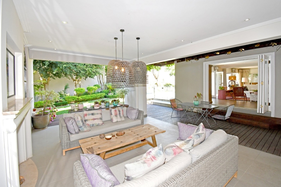 5 Bedroom Property for Sale in Benmore Gardens Gauteng