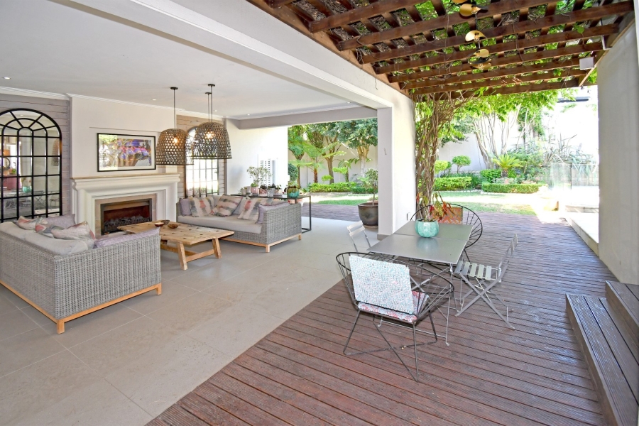 5 Bedroom Property for Sale in Benmore Gardens Gauteng