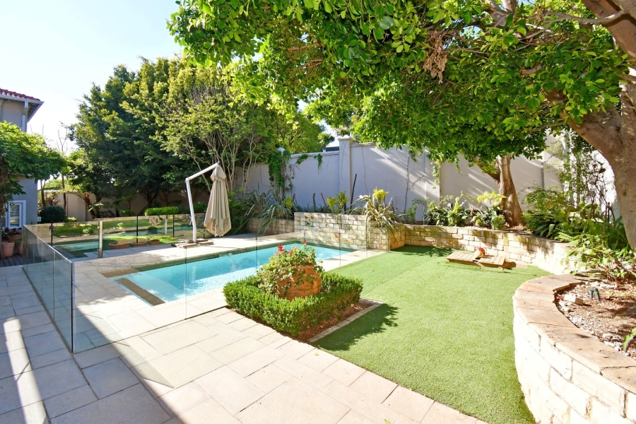 5 Bedroom Property for Sale in Benmore Gardens Gauteng