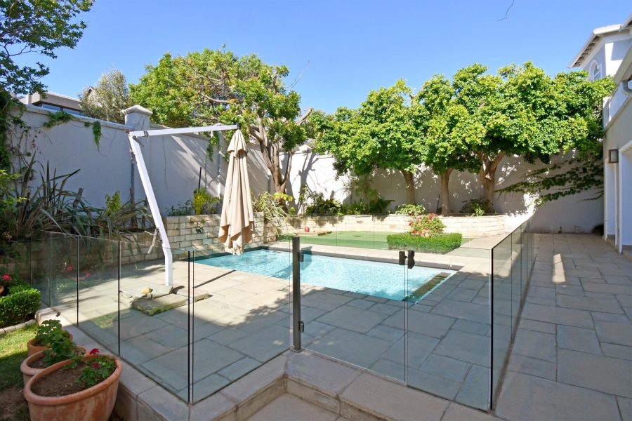 5 Bedroom Property for Sale in Benmore Gardens Gauteng