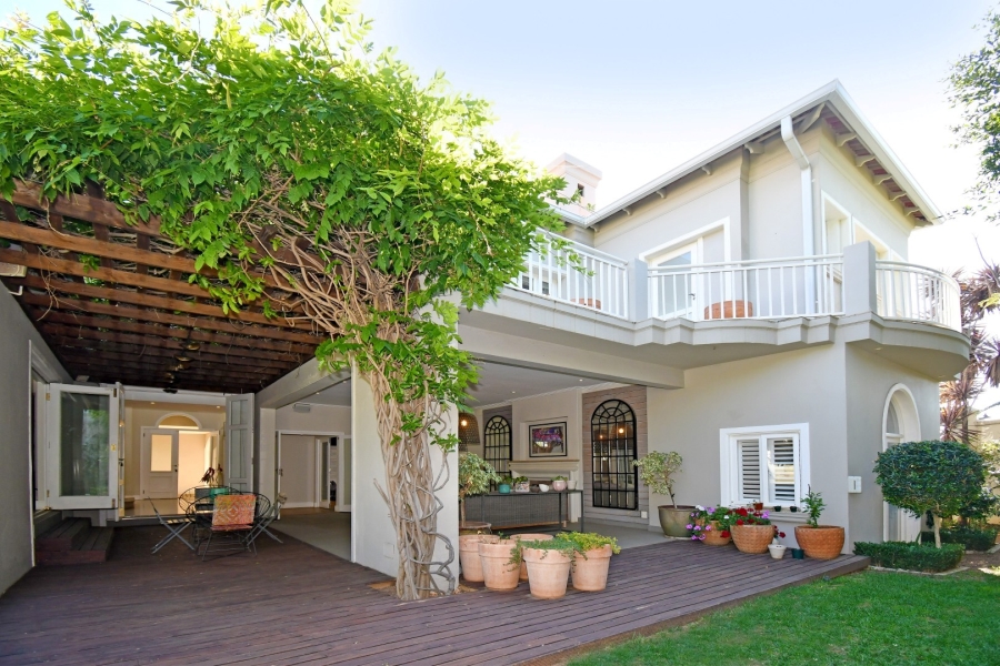 5 Bedroom Property for Sale in Benmore Gardens Gauteng