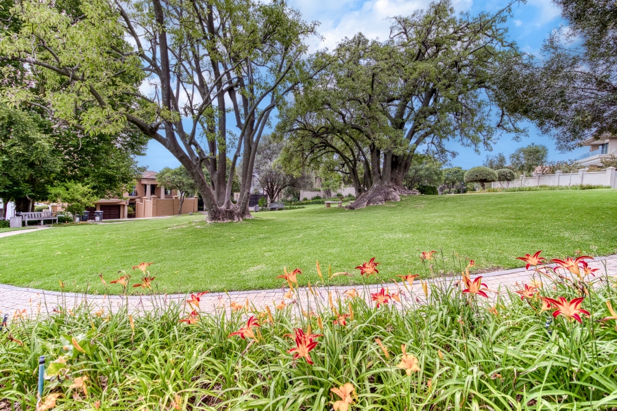 5 Bedroom Property for Sale in Benmore Gardens Gauteng