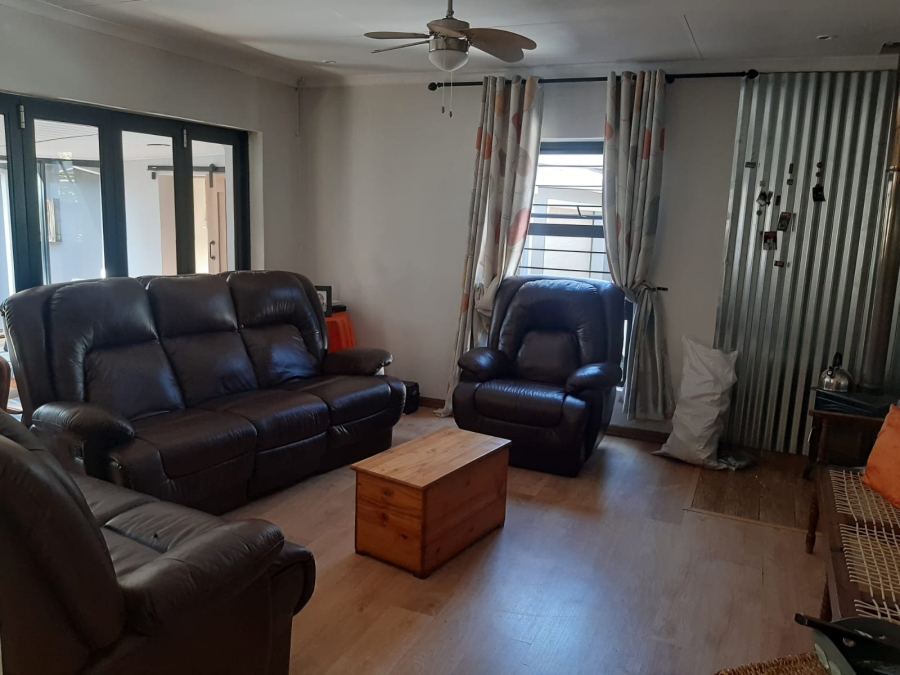 4 Bedroom Property for Sale in Eldoraigne Gauteng