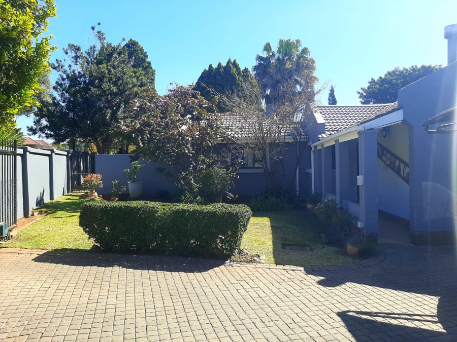 4 Bedroom Property for Sale in Eldoraigne Gauteng