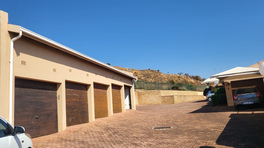3 Bedroom Property for Sale in Wilro Park Gauteng
