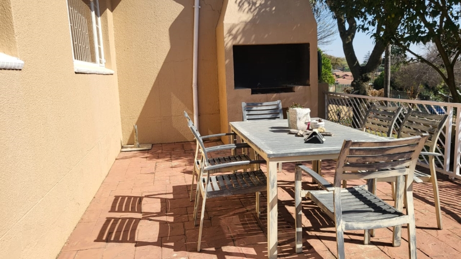 3 Bedroom Property for Sale in Wilro Park Gauteng