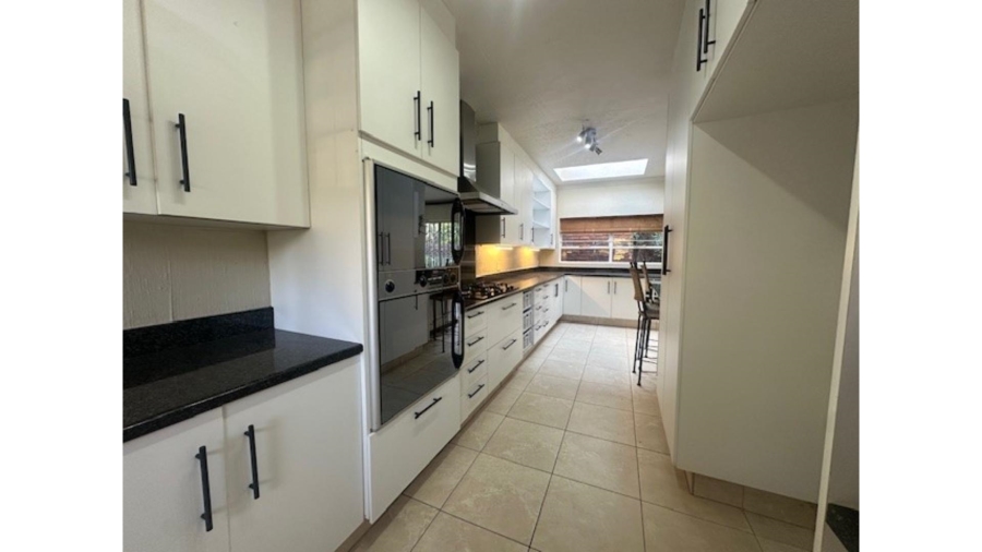 To Let 4 Bedroom Property for Rent in Sandown Gauteng