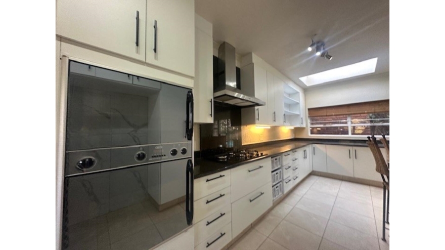 To Let 4 Bedroom Property for Rent in Sandown Gauteng