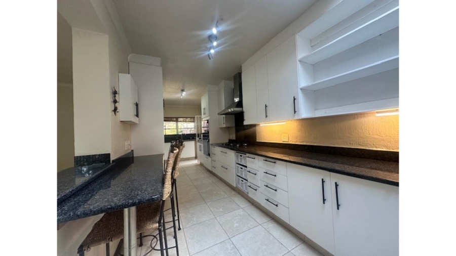 To Let 4 Bedroom Property for Rent in Sandown Gauteng