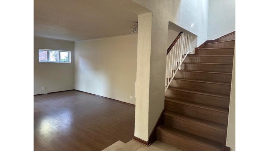 To Let 4 Bedroom Property for Rent in Sandown Gauteng