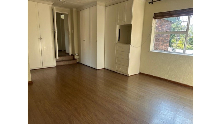 To Let 4 Bedroom Property for Rent in Sandown Gauteng