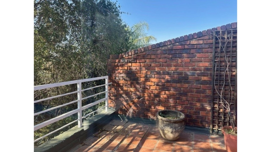 To Let 4 Bedroom Property for Rent in Sandown Gauteng