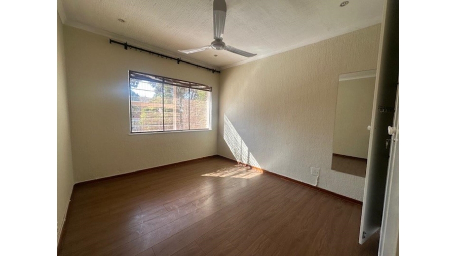 To Let 4 Bedroom Property for Rent in Sandown Gauteng