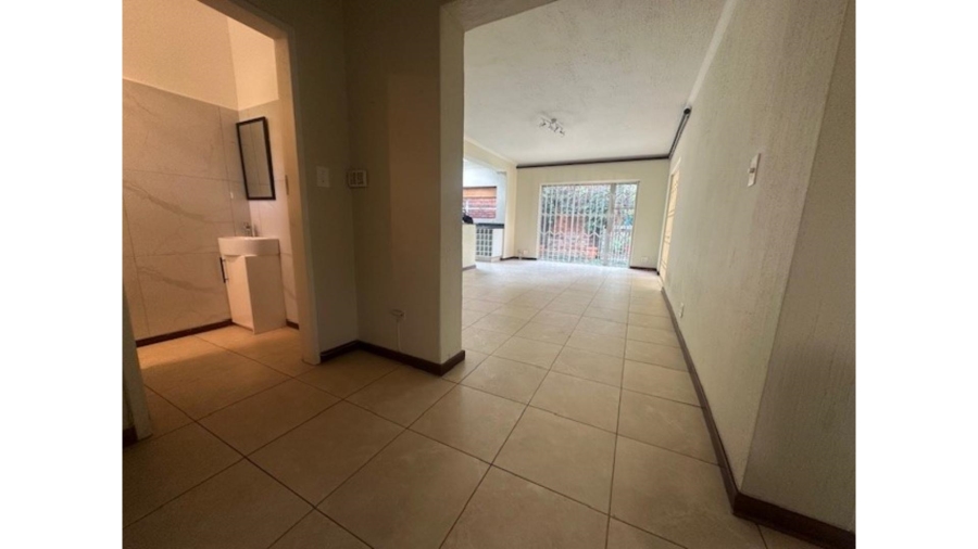 To Let 4 Bedroom Property for Rent in Sandown Gauteng