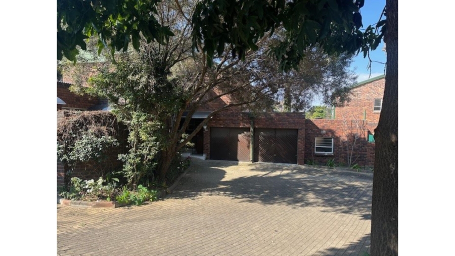 To Let 4 Bedroom Property for Rent in Sandown Gauteng