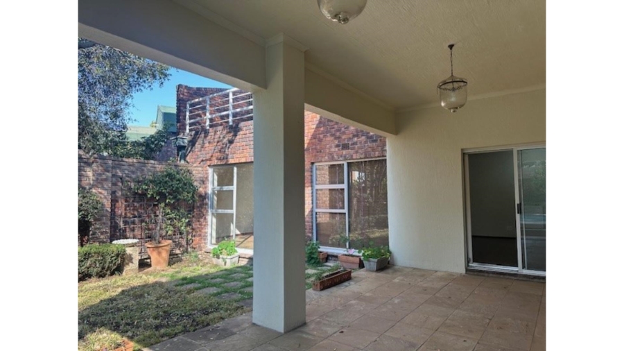 To Let 4 Bedroom Property for Rent in Sandown Gauteng