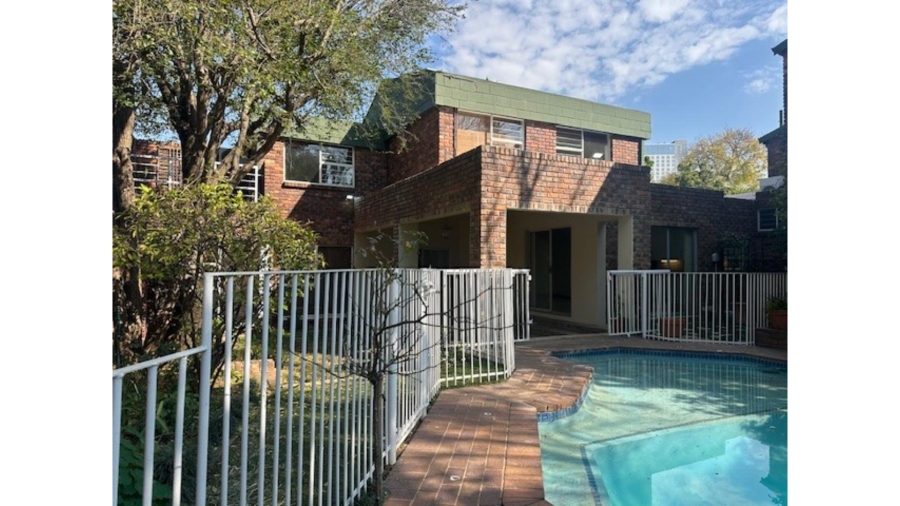 To Let 4 Bedroom Property for Rent in Sandown Gauteng
