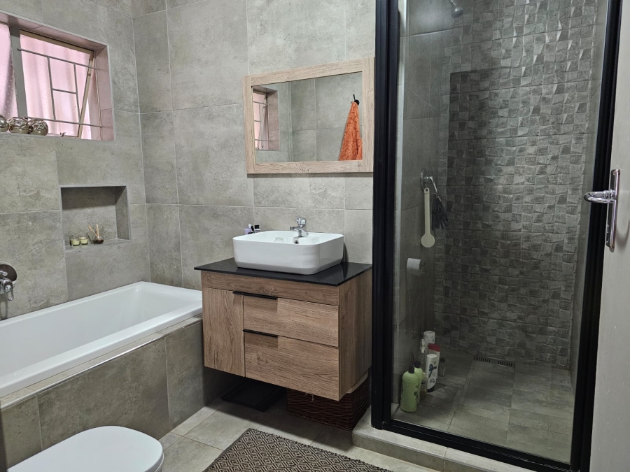 3 Bedroom Property for Sale in Annlin Gauteng