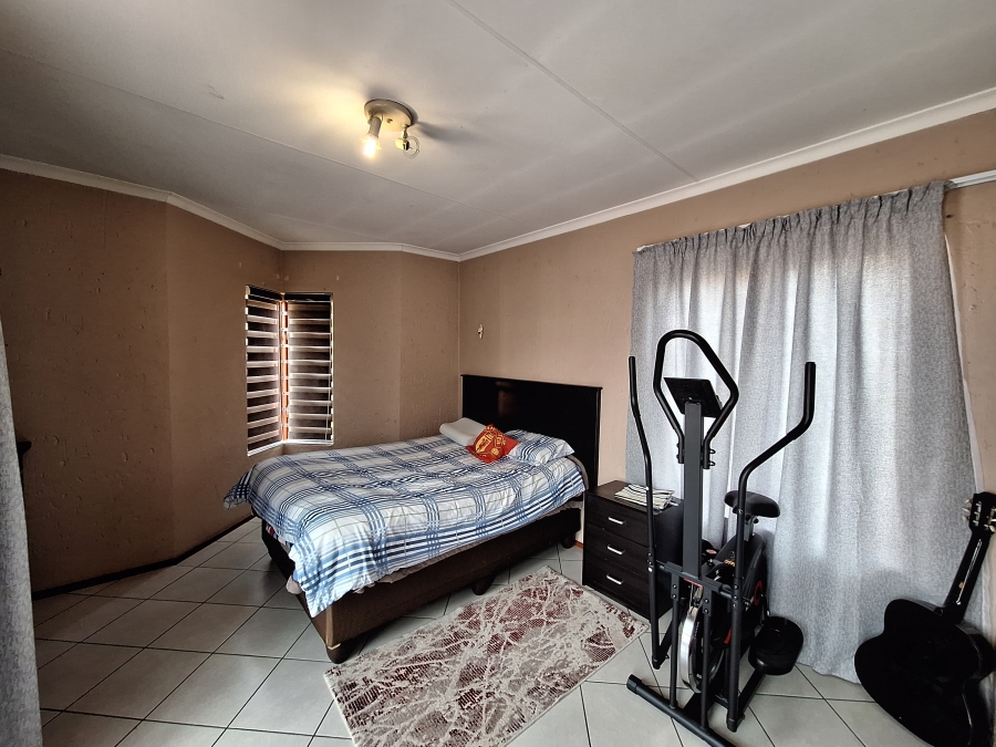 2 Bedroom Property for Sale in North Riding Gauteng