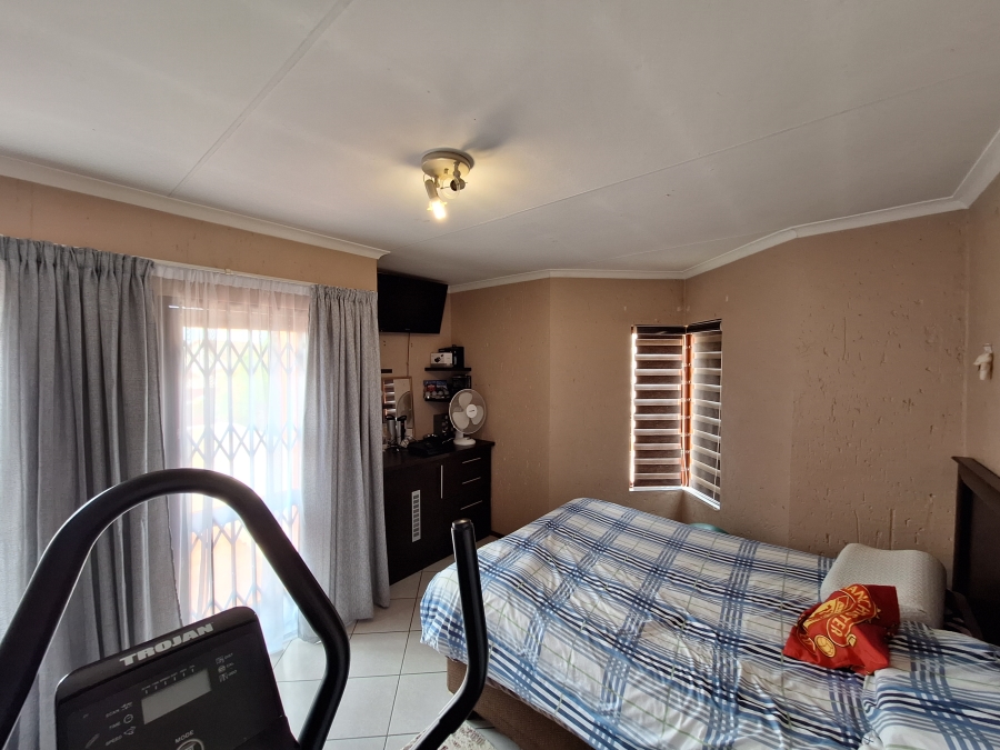 2 Bedroom Property for Sale in North Riding Gauteng