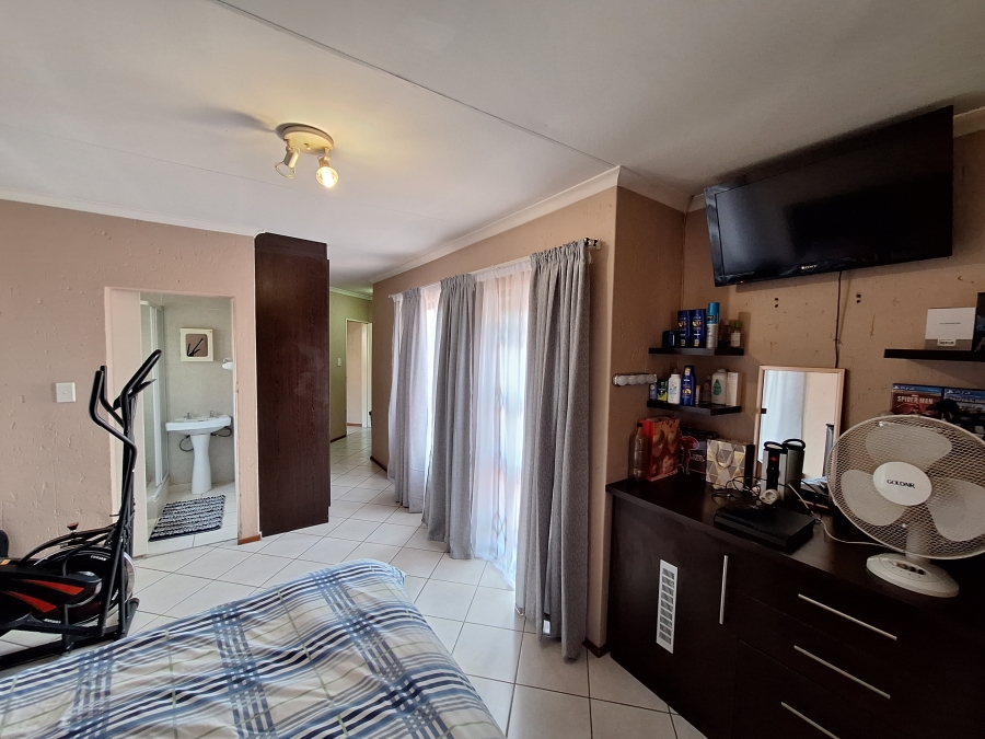 2 Bedroom Property for Sale in North Riding Gauteng