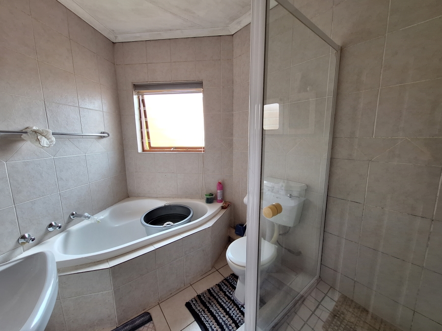 2 Bedroom Property for Sale in North Riding Gauteng