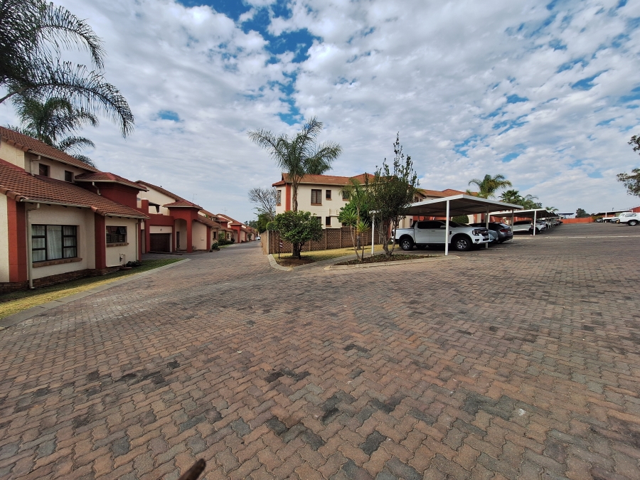 2 Bedroom Property for Sale in North Riding Gauteng