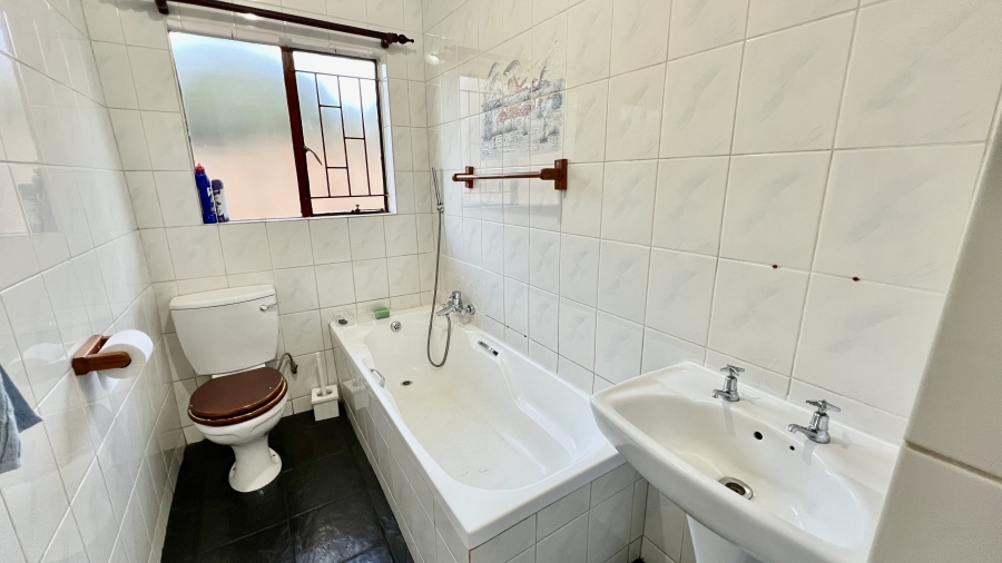 3 Bedroom Property for Sale in Eike Park Gauteng