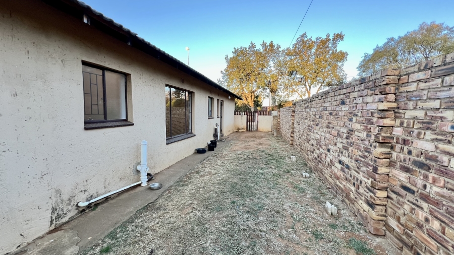 3 Bedroom Property for Sale in Eike Park Gauteng