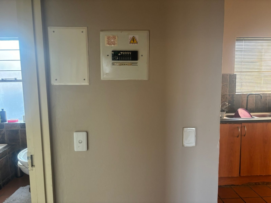 To Let 1 Bedroom Property for Rent in Sundowner Gauteng