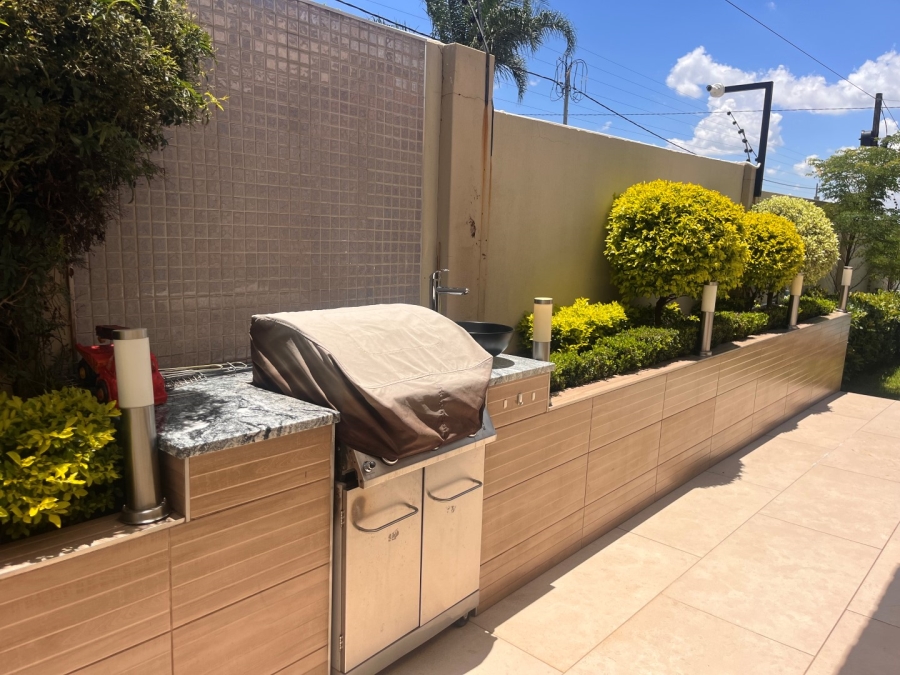 4 Bedroom Property for Sale in Sydenham Gauteng