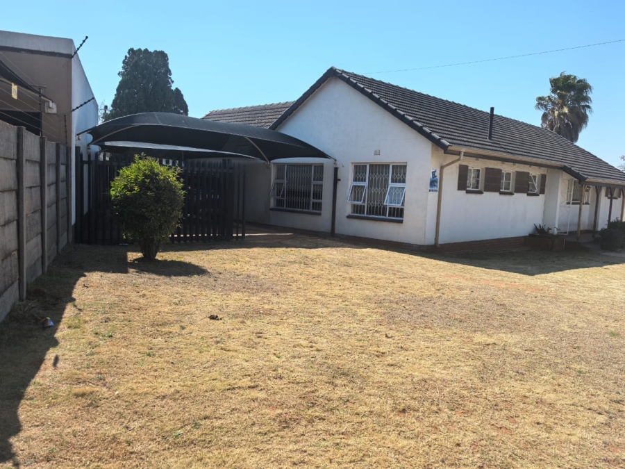 4 Bedroom Property for Sale in Witpoortjie Gauteng