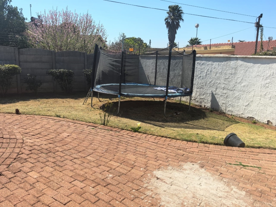 4 Bedroom Property for Sale in Witpoortjie Gauteng