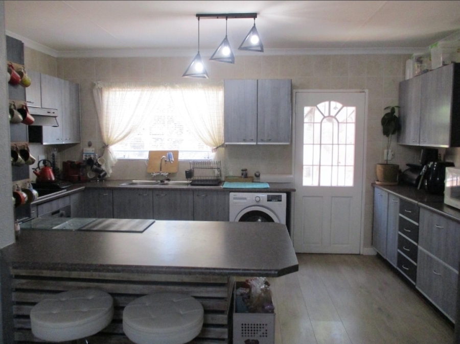 3 Bedroom Property for Sale in Honeydew Grove Gauteng