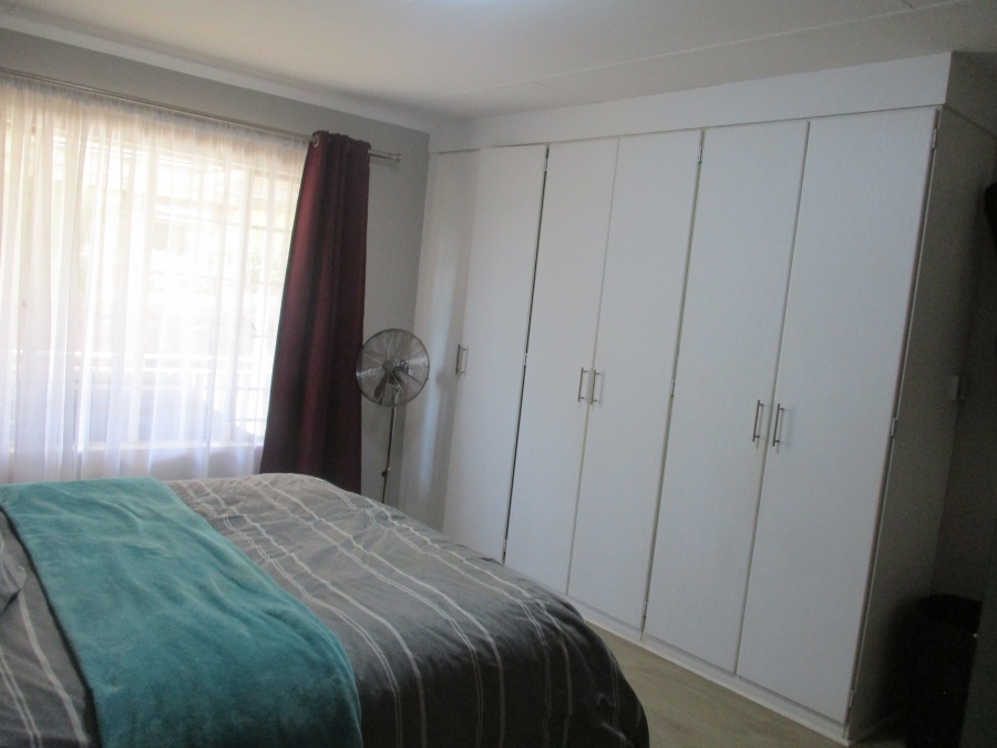 3 Bedroom Property for Sale in Honeydew Grove Gauteng