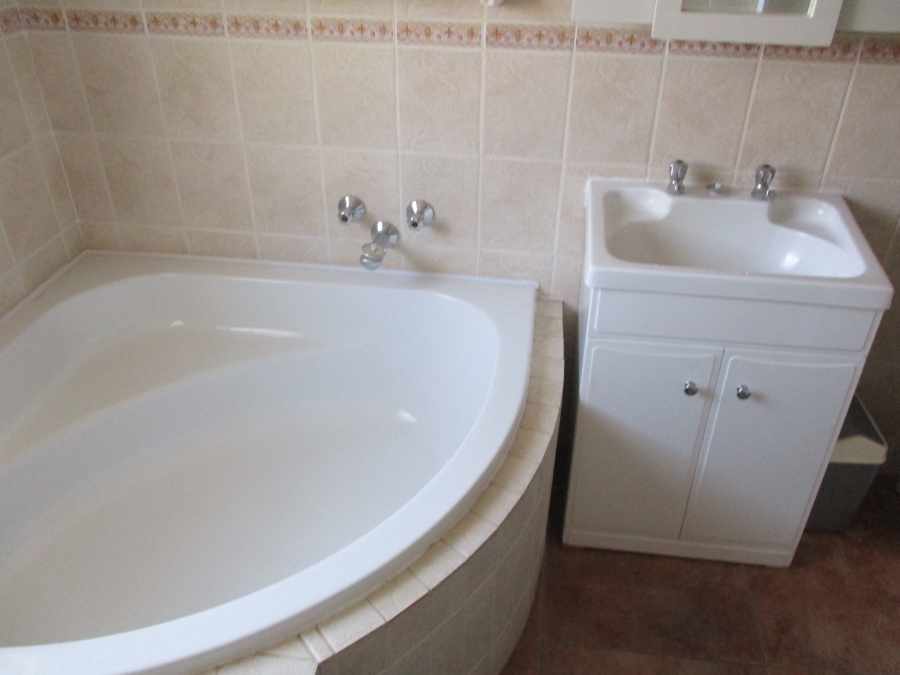3 Bedroom Property for Sale in Honeydew Grove Gauteng