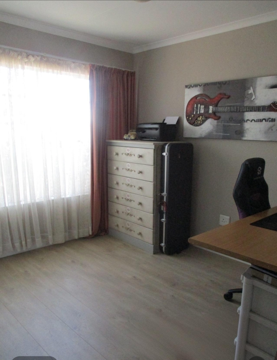 3 Bedroom Property for Sale in Honeydew Grove Gauteng