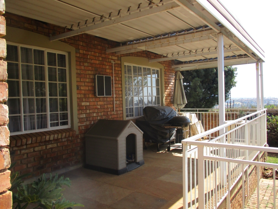 3 Bedroom Property for Sale in Honeydew Grove Gauteng