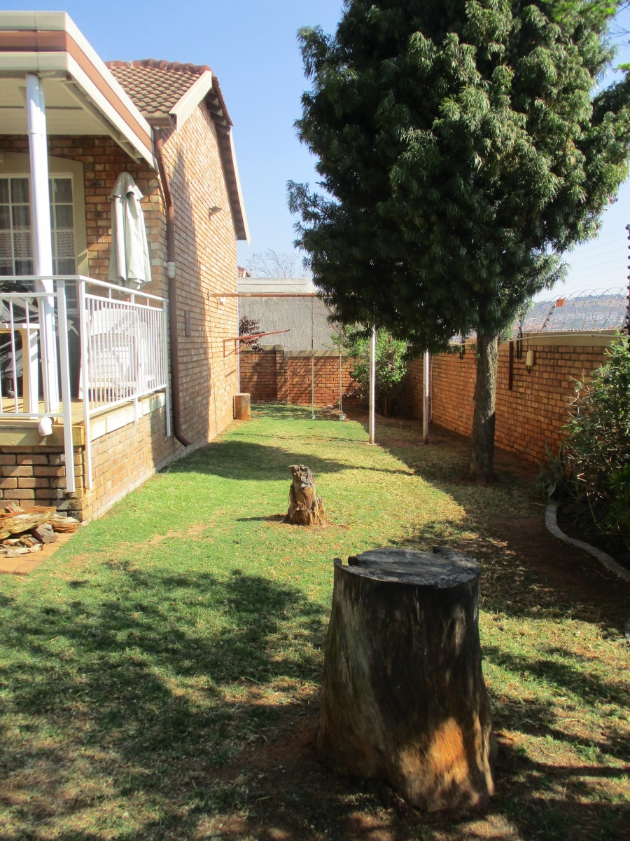3 Bedroom Property for Sale in Honeydew Grove Gauteng