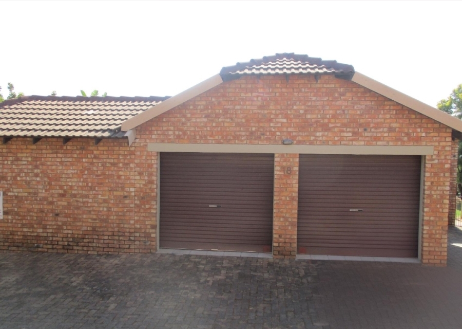 3 Bedroom Property for Sale in Honeydew Grove Gauteng