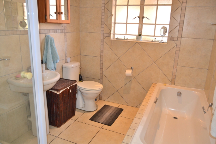 3 Bedroom Property for Sale in Thatchfield Estate Gauteng